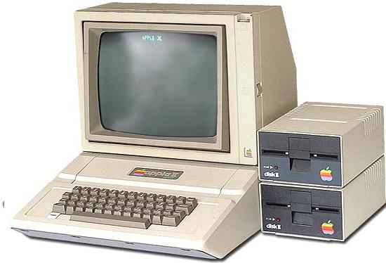Когда и кем был разработан первый массовый персональный компьютер