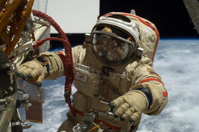 какую работу выполняют люди профессии космонавт