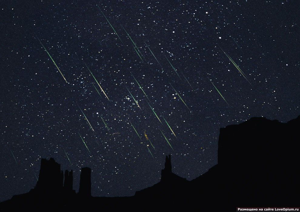 Метеорный поток Леониды над Долиной Монументов в США, 19 ноября 2012