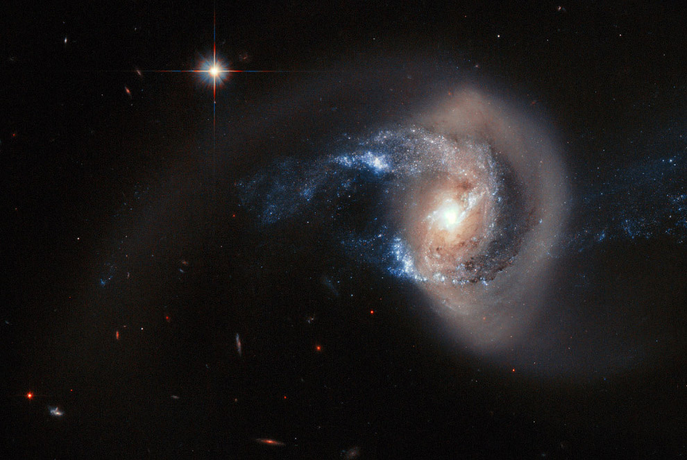 Спиральная галактика NGC 7714 в созвездии Рыбы