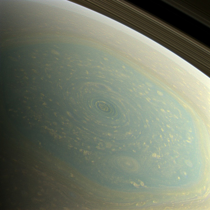 Шестиугольный вихрь Сатурна
