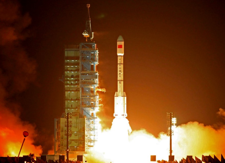 Запуск китайской космической ракеты