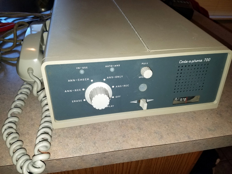 Автоответчик Code-A-Phone 700 1966 г.в. (Фото: Dennis Markham's Classic Rotary Phones)