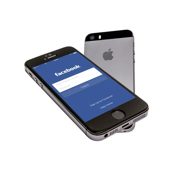 IPhone 5s и facebook — стоковое фото
