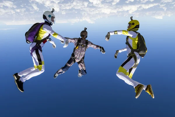 Фигура собирает парашютистов в свободном падении — стоковое фото