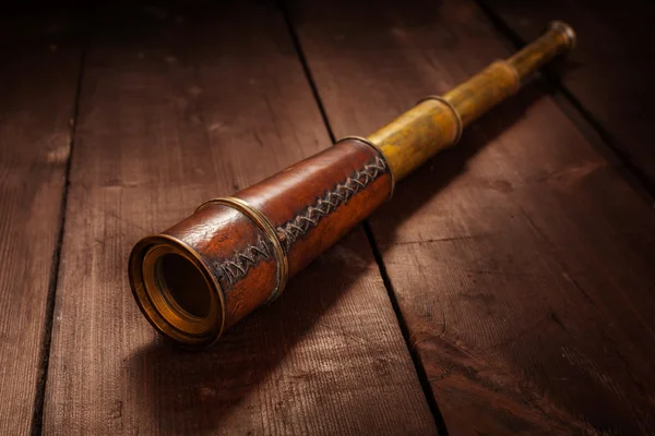 Старинная подзорная труба — стоковое фото