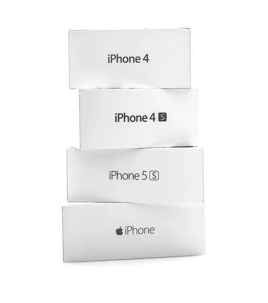 Коллекция используемых яблочных коробок iPhone на белом фоне — стоковое фото