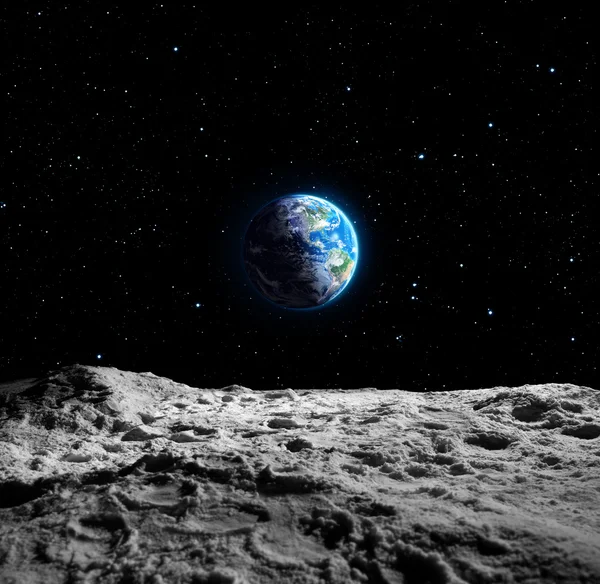 Вид земли с поверхности Луны — стоковое фото