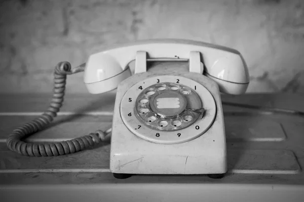 Античный белый Телефон — стоковое фото
