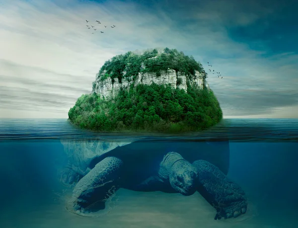 Гигантская черепаха, несущая остров земля на спине, плавающей в океане — стоковое фото