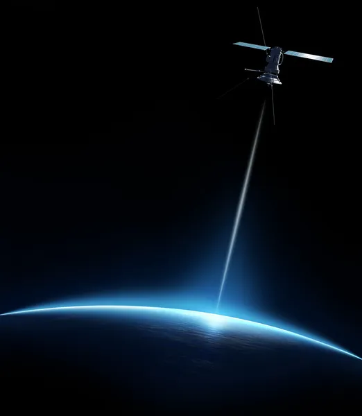 Связь между спутником и земли — стоковое фото