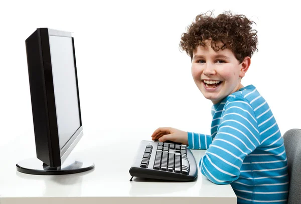 Студент, используя компьютер, изолированные на белом фоне — стоковое фото