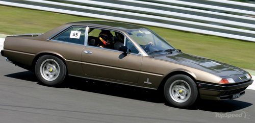 На фото Феррари-400 GT