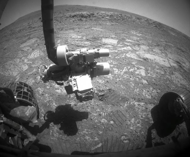 Вид из передней камеры Марсохода НАСА