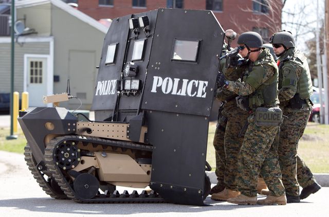 Робот SWAT с дистанционным управлением