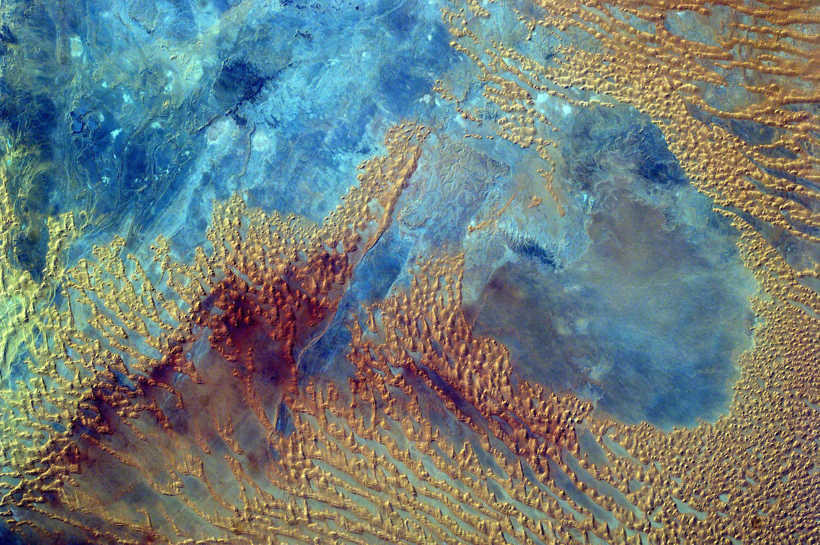 4. Пустыня Сахара в западной Ливии, снятая с Международной космической станции, 3 октября (Sally Ride EarthKAM / NASA) наука, научные исследования, научные открытия, фотографии