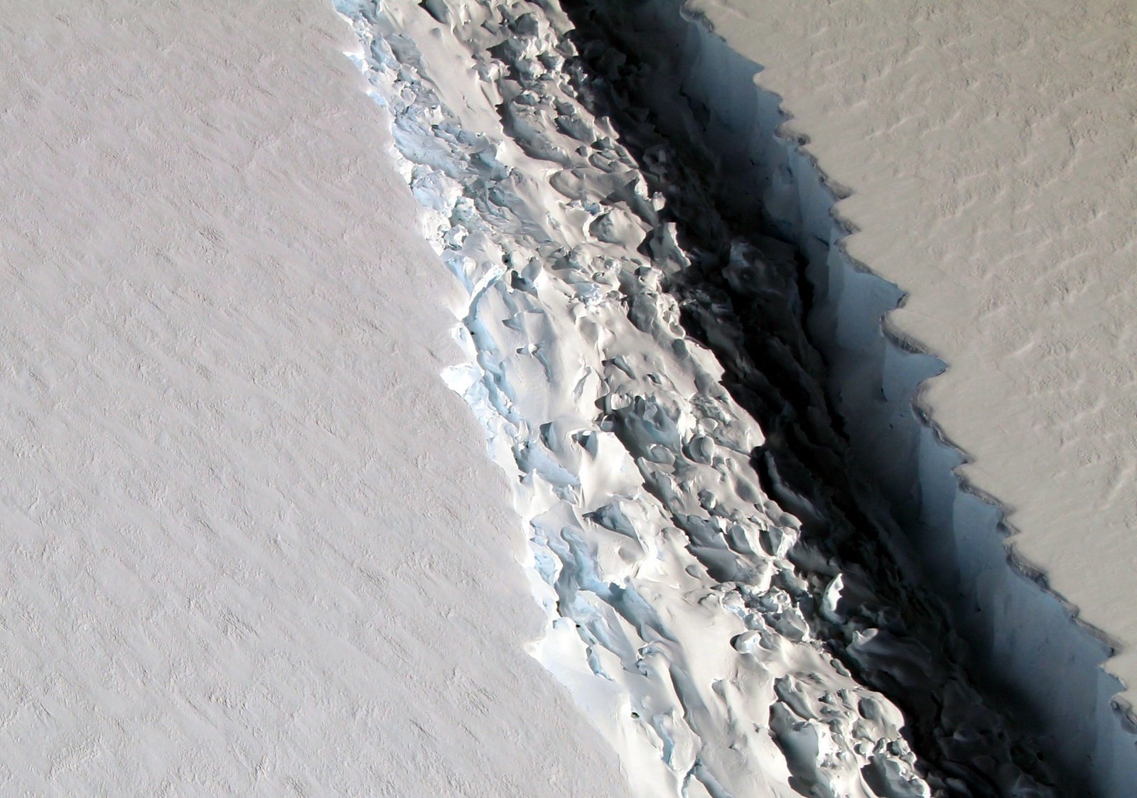 2. Трещина в шельфовом леднике Ларсена в Антарктиде, 10 ноября (NASA/John Sonntag) наука, научные исследования, научные открытия, фотографии