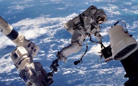 Какая зарплата у космонавтов разных стран мира?