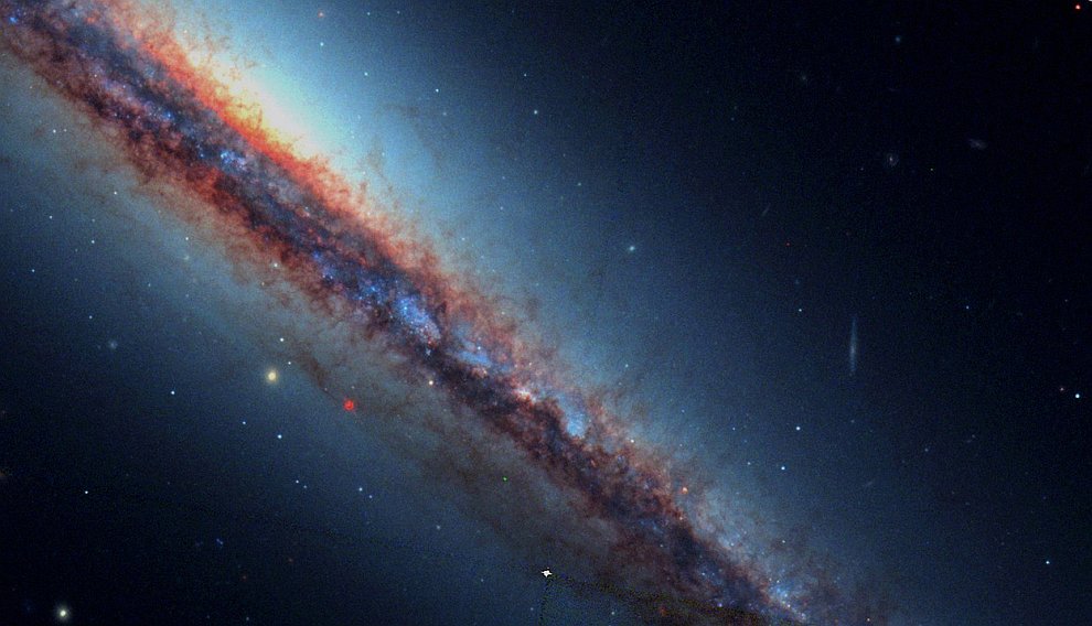 Изображение галактики NGC 4217 в созвездии Гончие Псы