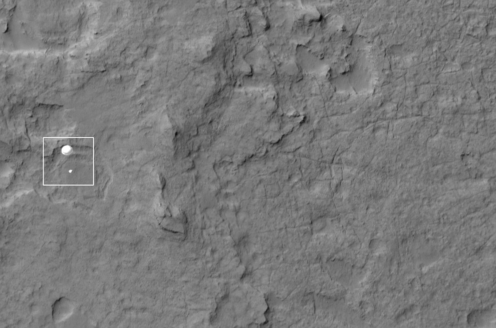 Фотография спуска марсохода на парашюте на поверхность Марса