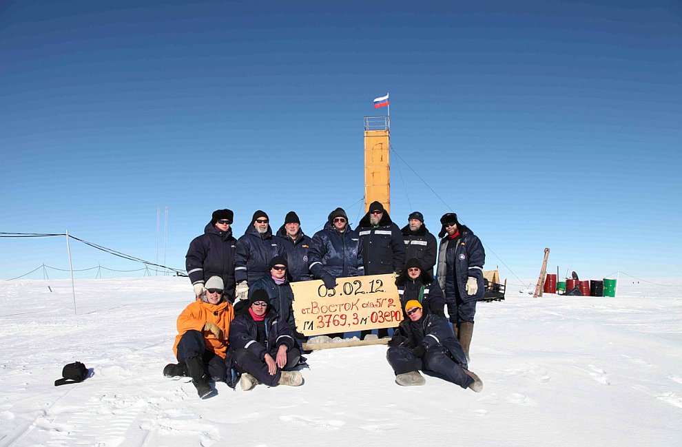 5 февраля 2012 российским ученым удалось проникнуть в реликтовое подледное озеро Восток