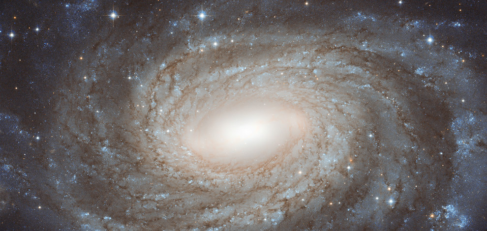 Галактика NGC 6384: спираль за звездами