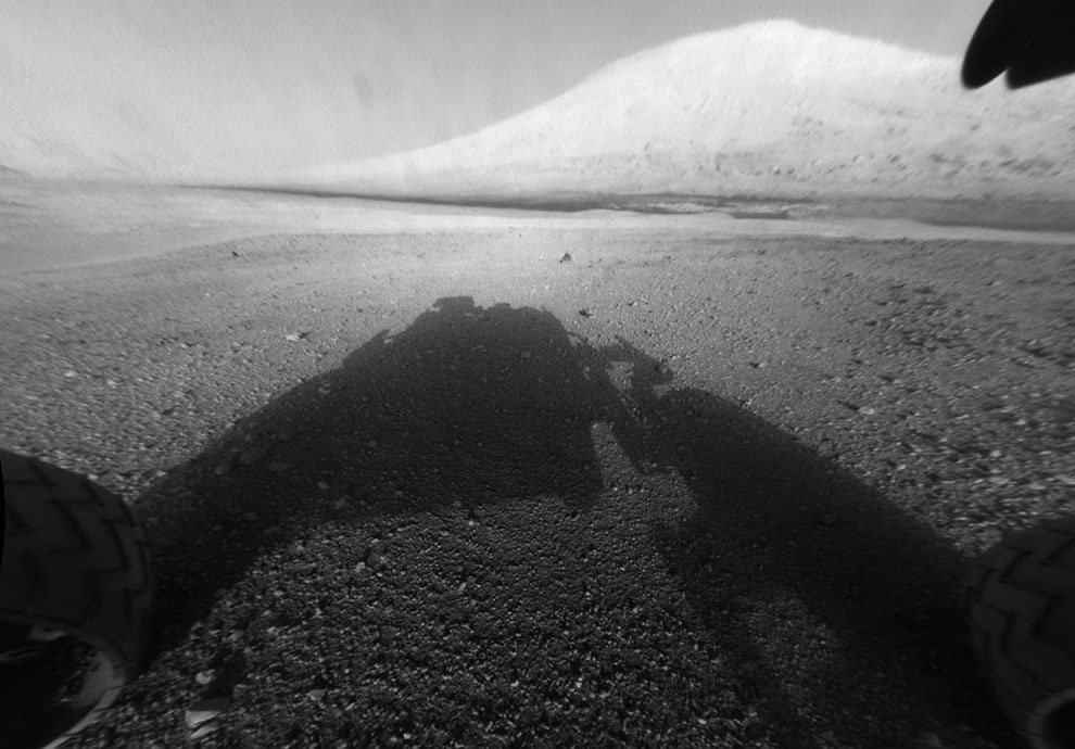 На поверхности Красной планеты Марсоход Curiosity способен преодолевать препятствия высотой до 75 сантиметров