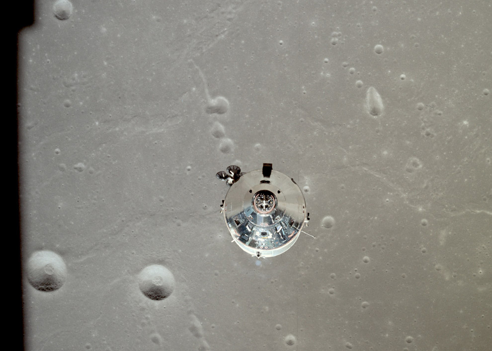 Спуск на поверхность Луны