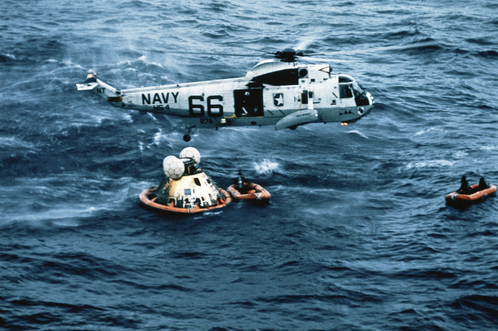 Экипаж корабля «Аполлон-11» успешно вернулся на Землю и приводнился