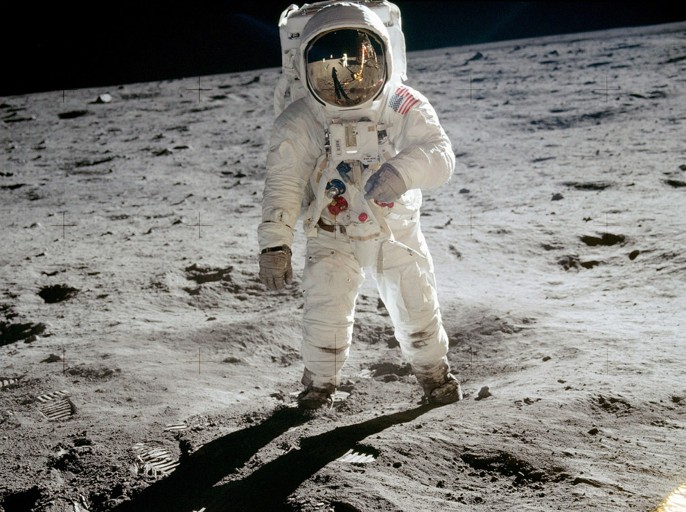 Первый человек на Луне (32 фото)
