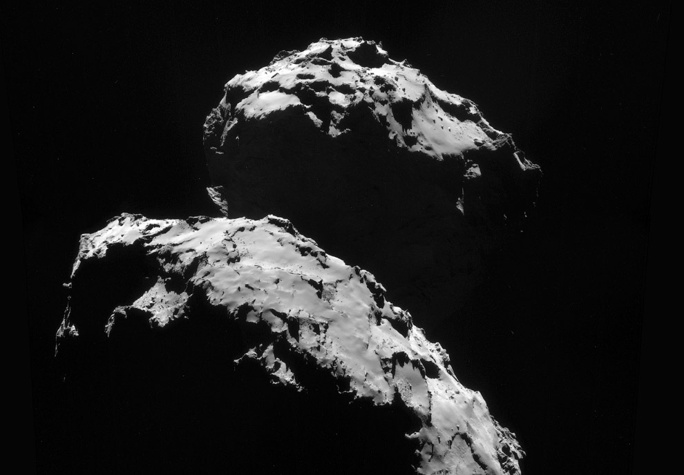 Это комета Чурюмова-Герасименко, снятая с расстояния 130 км
