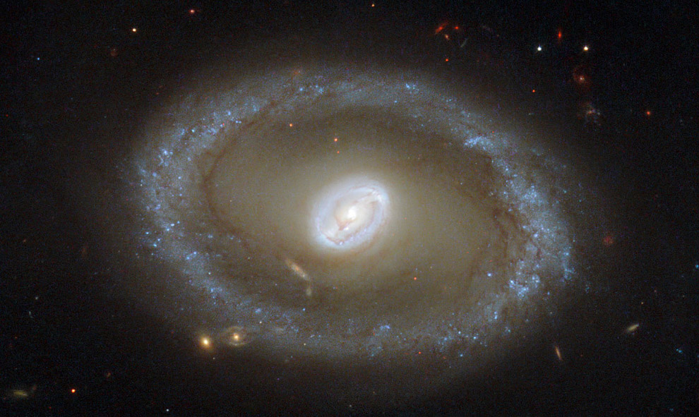 Галактика NGC 3081 в созвездии Гидра