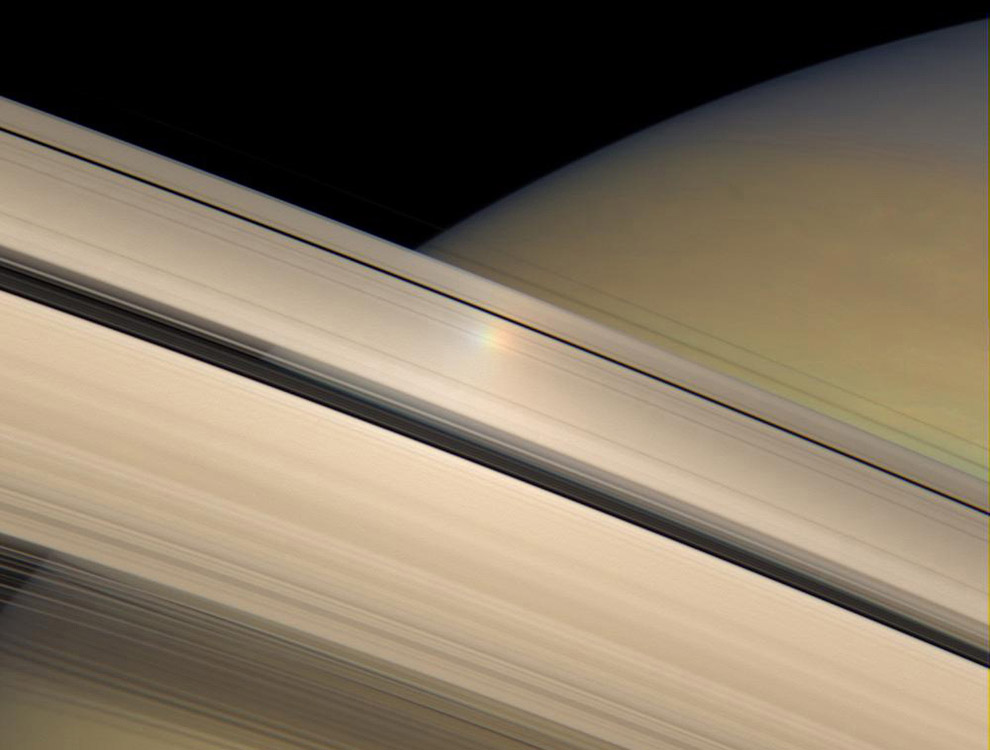 кольцах Сатурна