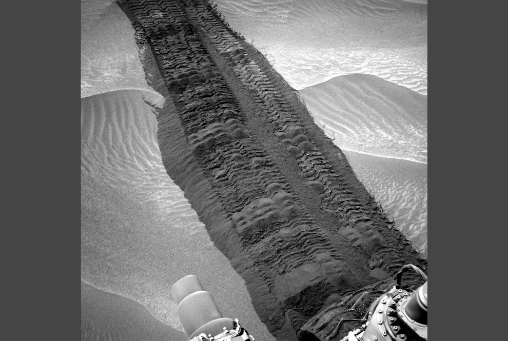 Так выглядят “следы” марсохода на Марсе