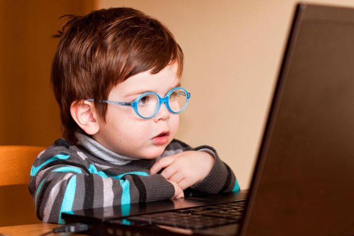 wpid-child-using-computer