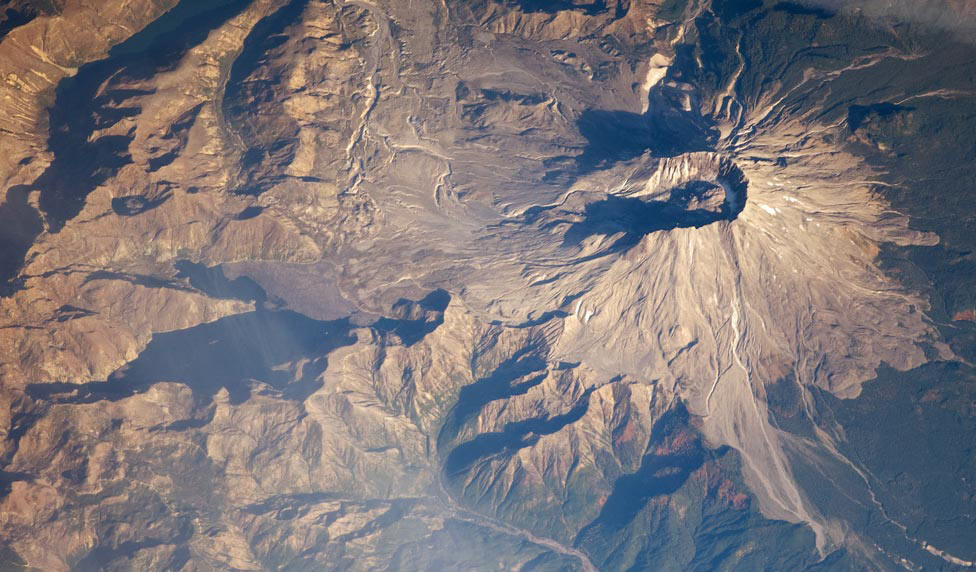 стратовулкан Сент-Хеленс (гора Святой Елены), фото из космоса