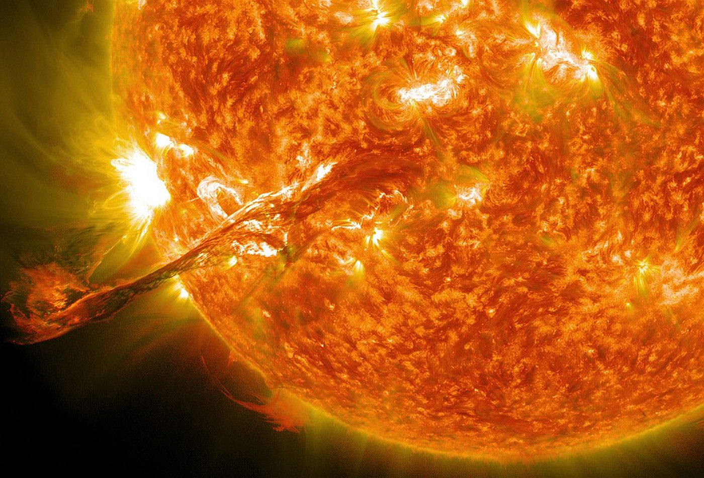 Гигантская вспышка на Солнце, фото