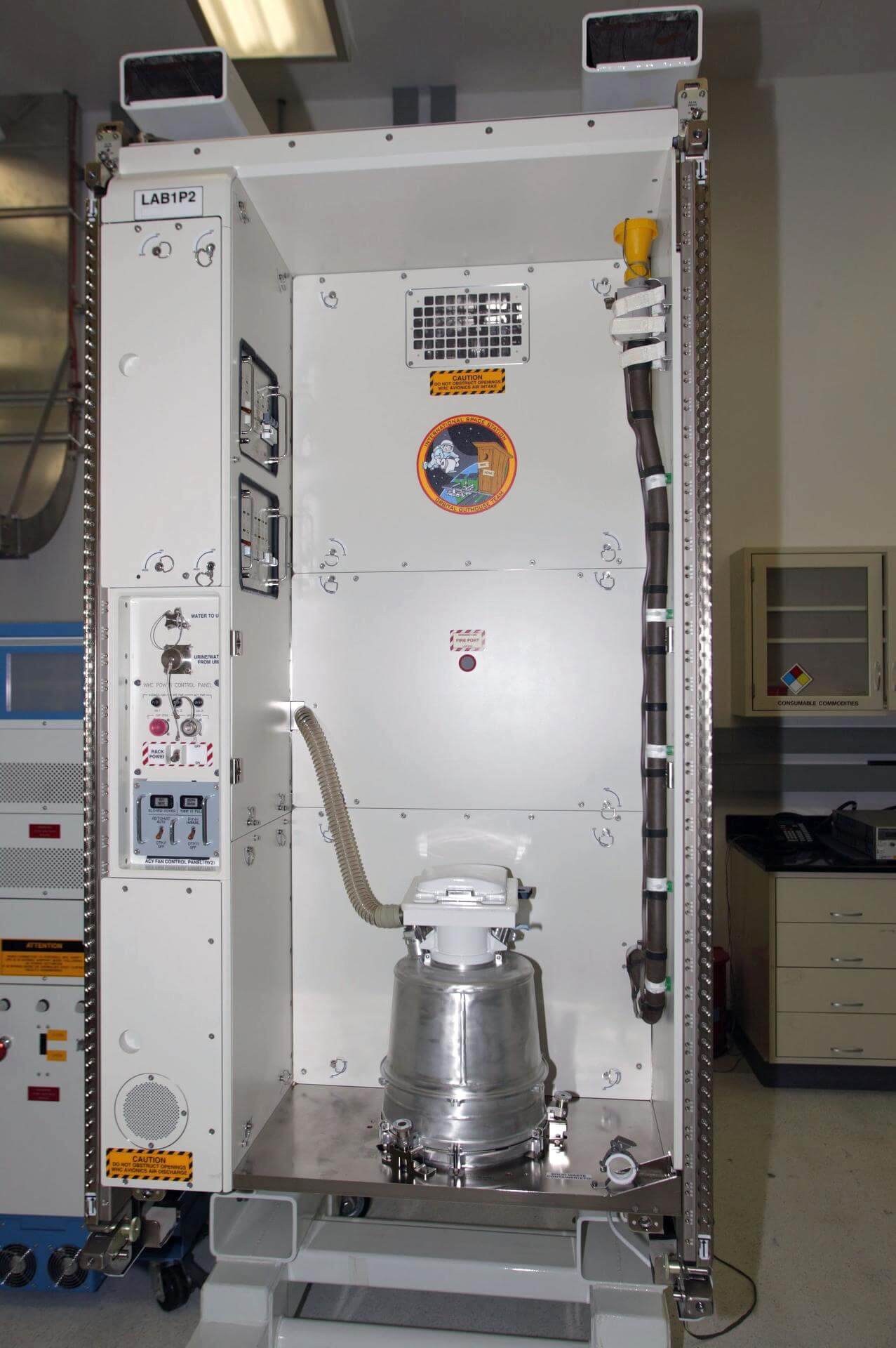 Система туалета МКС. (NASA)