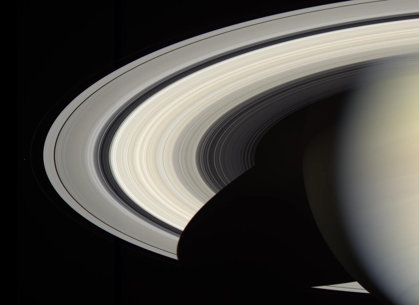 Планета Сатурн, вид из космоса
