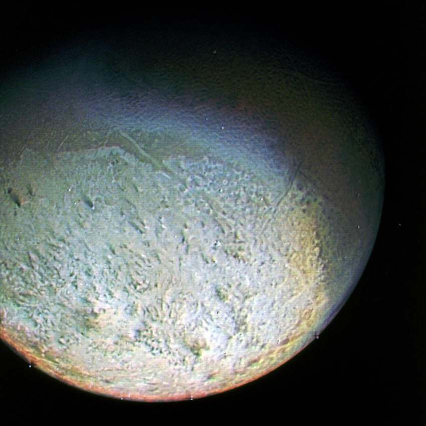 Спутник Нептуна Тритон, снимок Вояджера-2