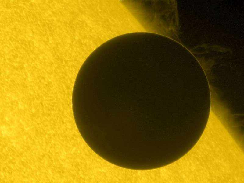 Венера на фоне Солнца
