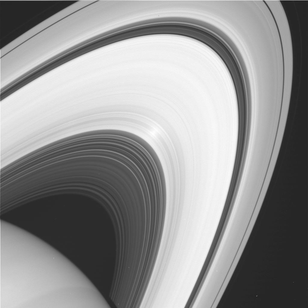 Солнечные блики на ледяных кольцах Сатурна