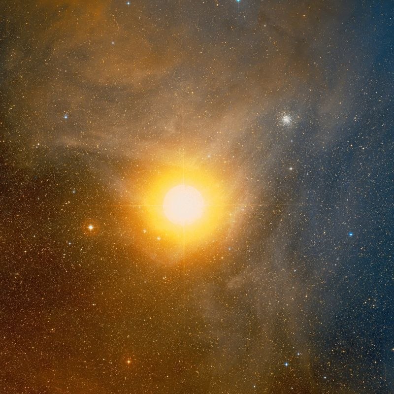 Антарес - ярчайшая звезда в созвездии Скорпиона