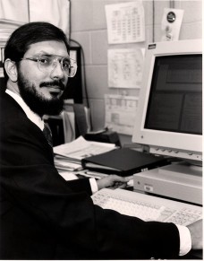 Рассел Халс в своей лаборатории в Принстоне ("Википедия")