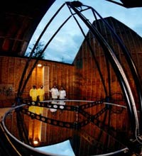 Жидкое зеркало Большого Зенитного Телескопа (LZT).