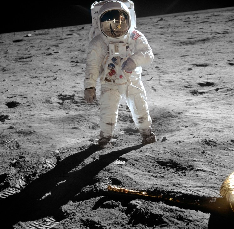 Первые люди на Луне - космонавты США