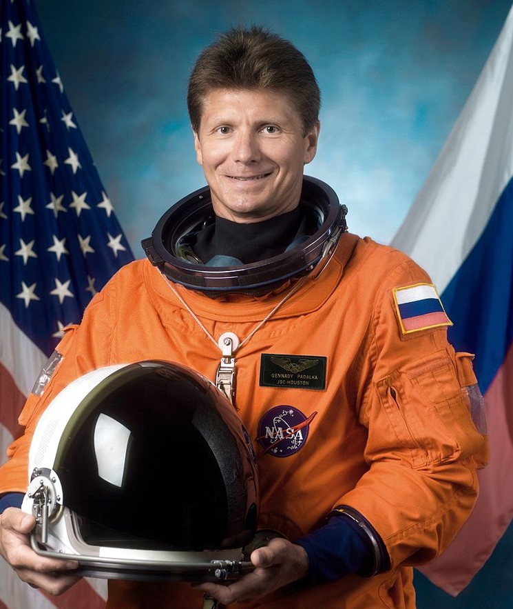Космонавт Геннадий Падалка в скафандре NASA