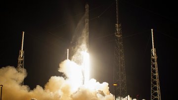 Старт ракеты Falcon 9 со спутником SpaceX , 10 января 2015 года