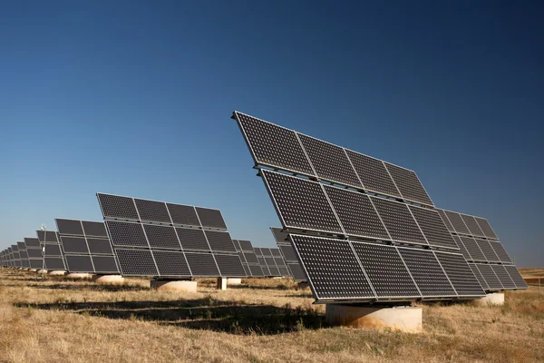 Панели солнечных батарей в Гринфилд — стоковое фото