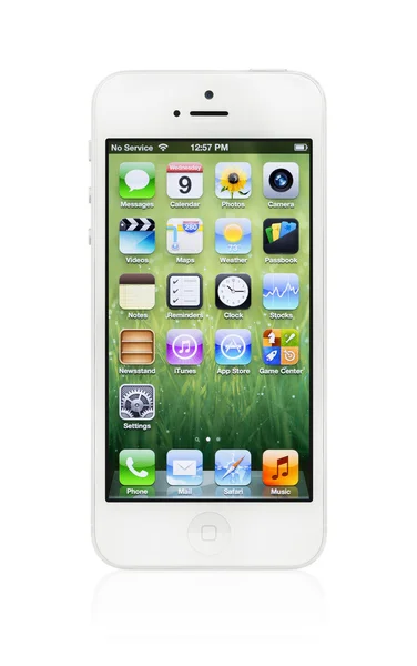 Новый белый apple iphone 5 — стоковое фото